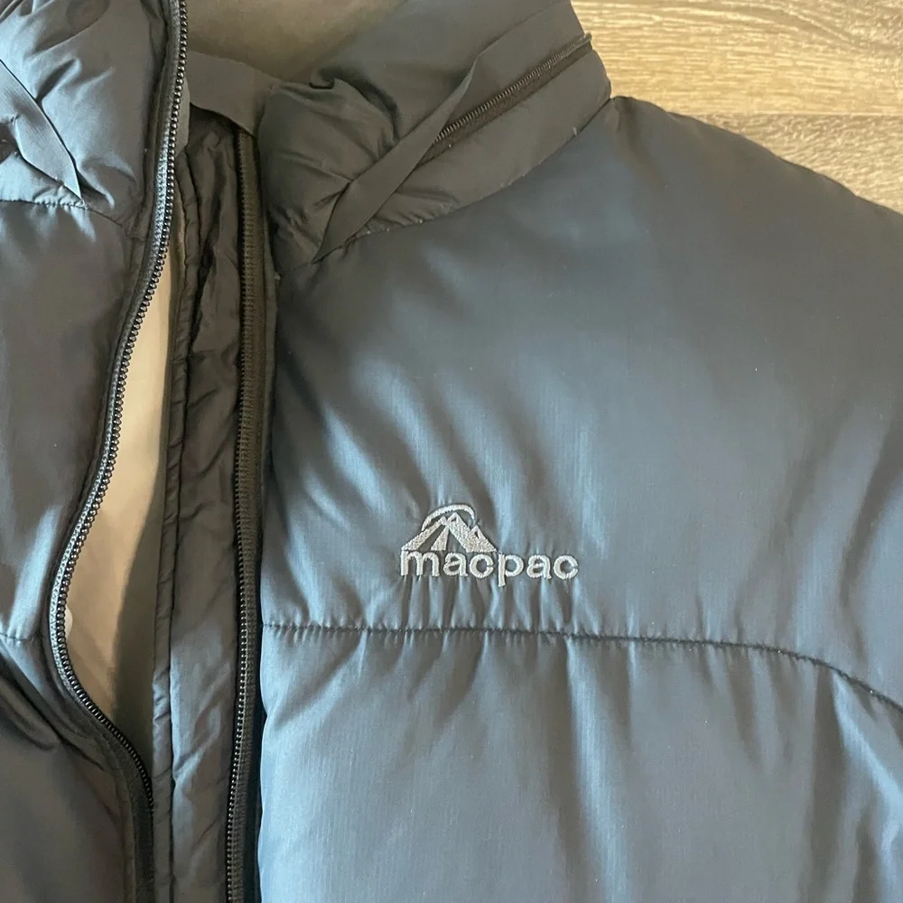 Macpac Men's Puffer Jacket in Charcoal Gray